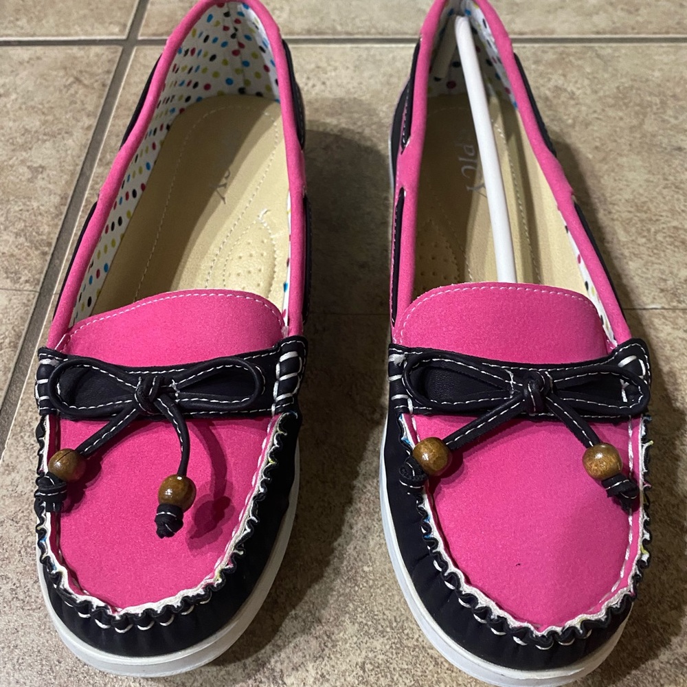Women’s new Spicy Shoes, slip on in size 7